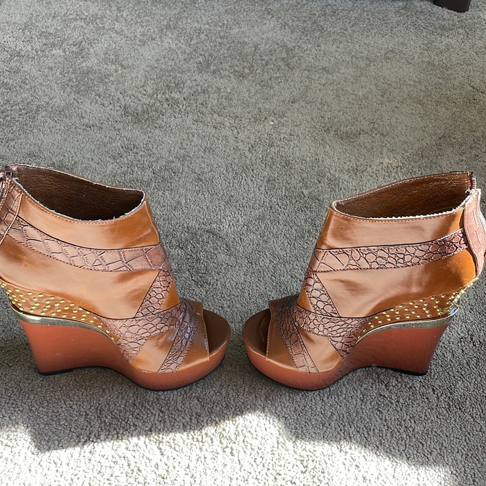Brand new never worn heels